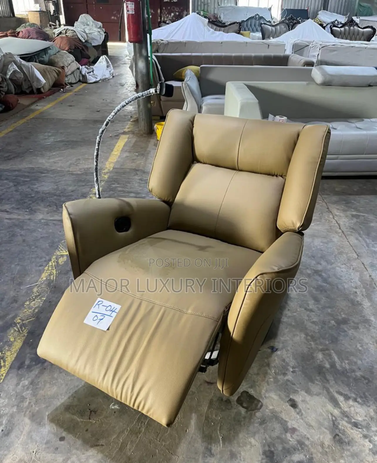 Relaxable Single Sofa With Spring Lifter