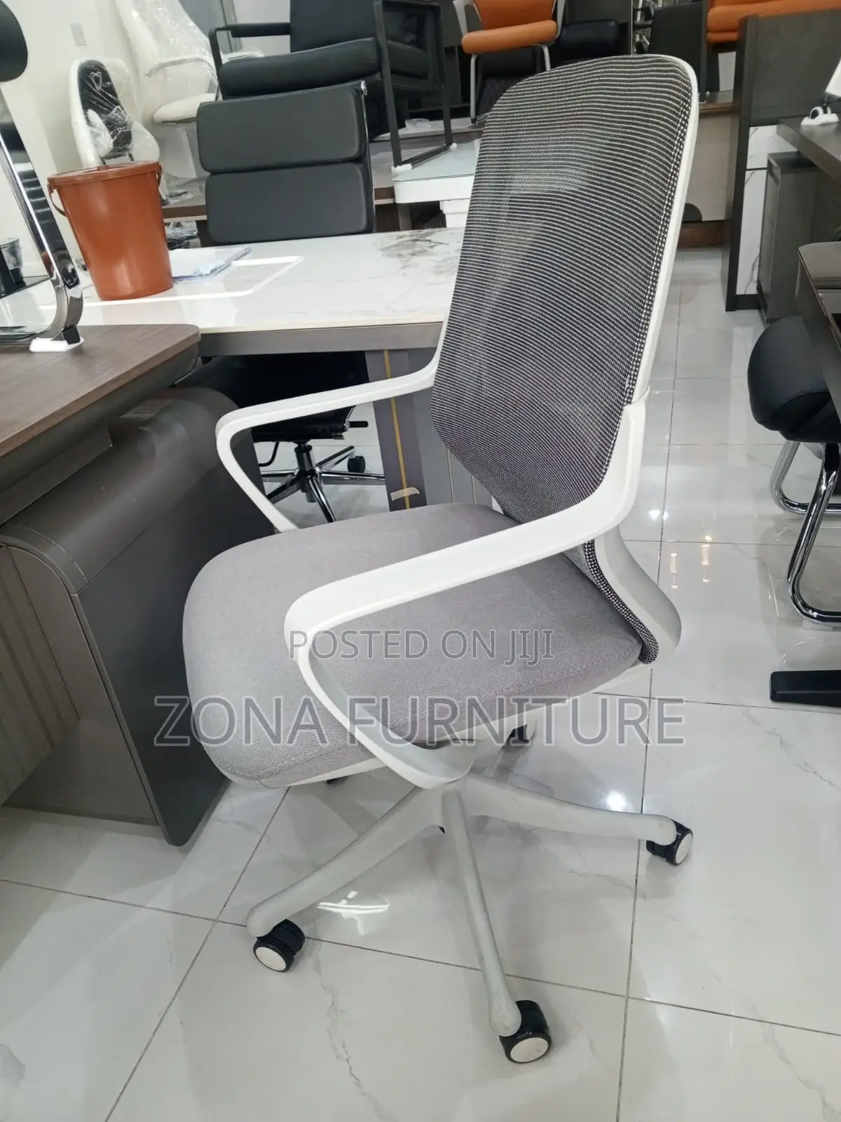 High Quality Foreign Design Executive Office Swivel Chair