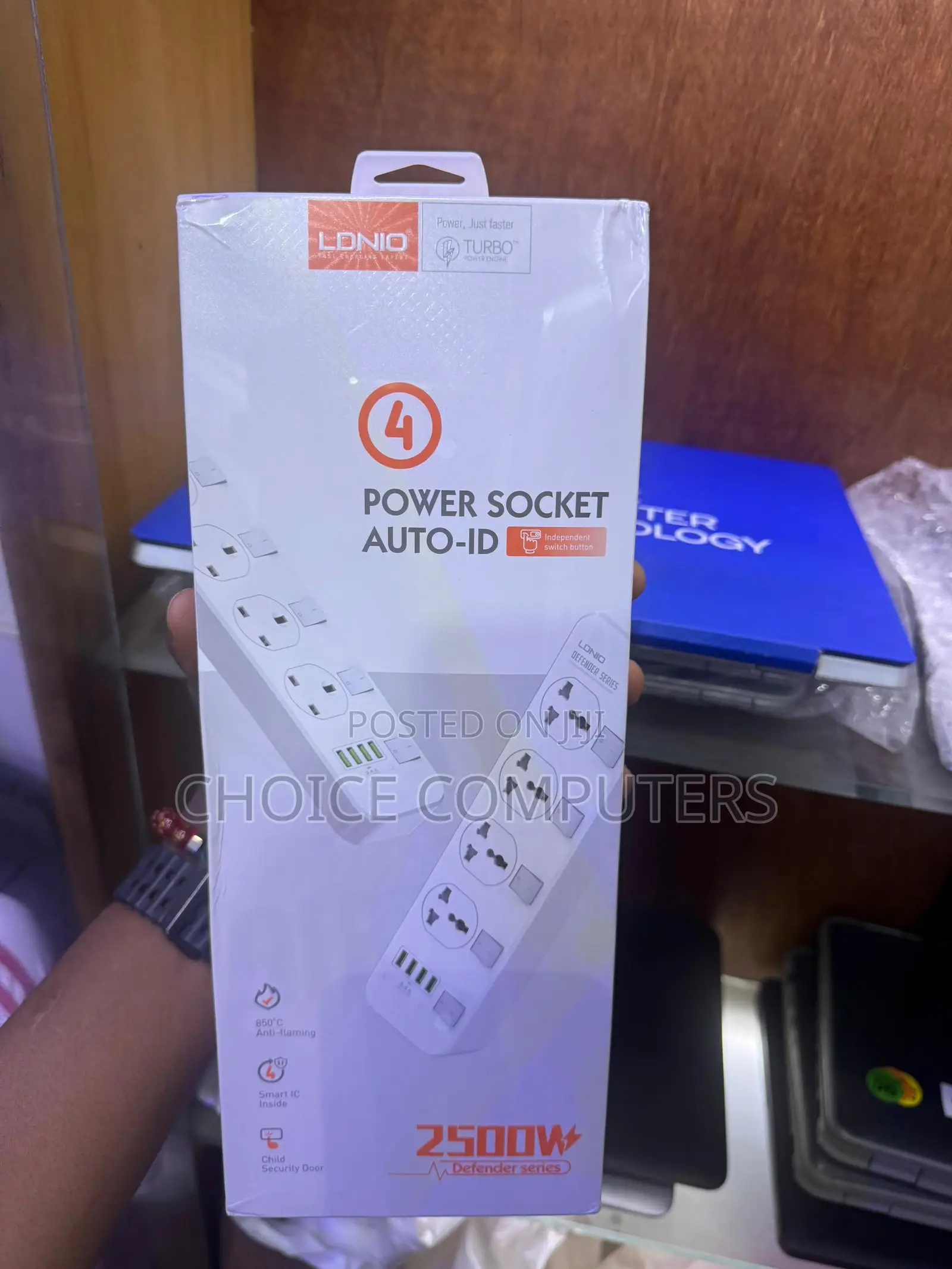 Ldnio Socket Universal Plug Type Power Strip With 4 Usb Port