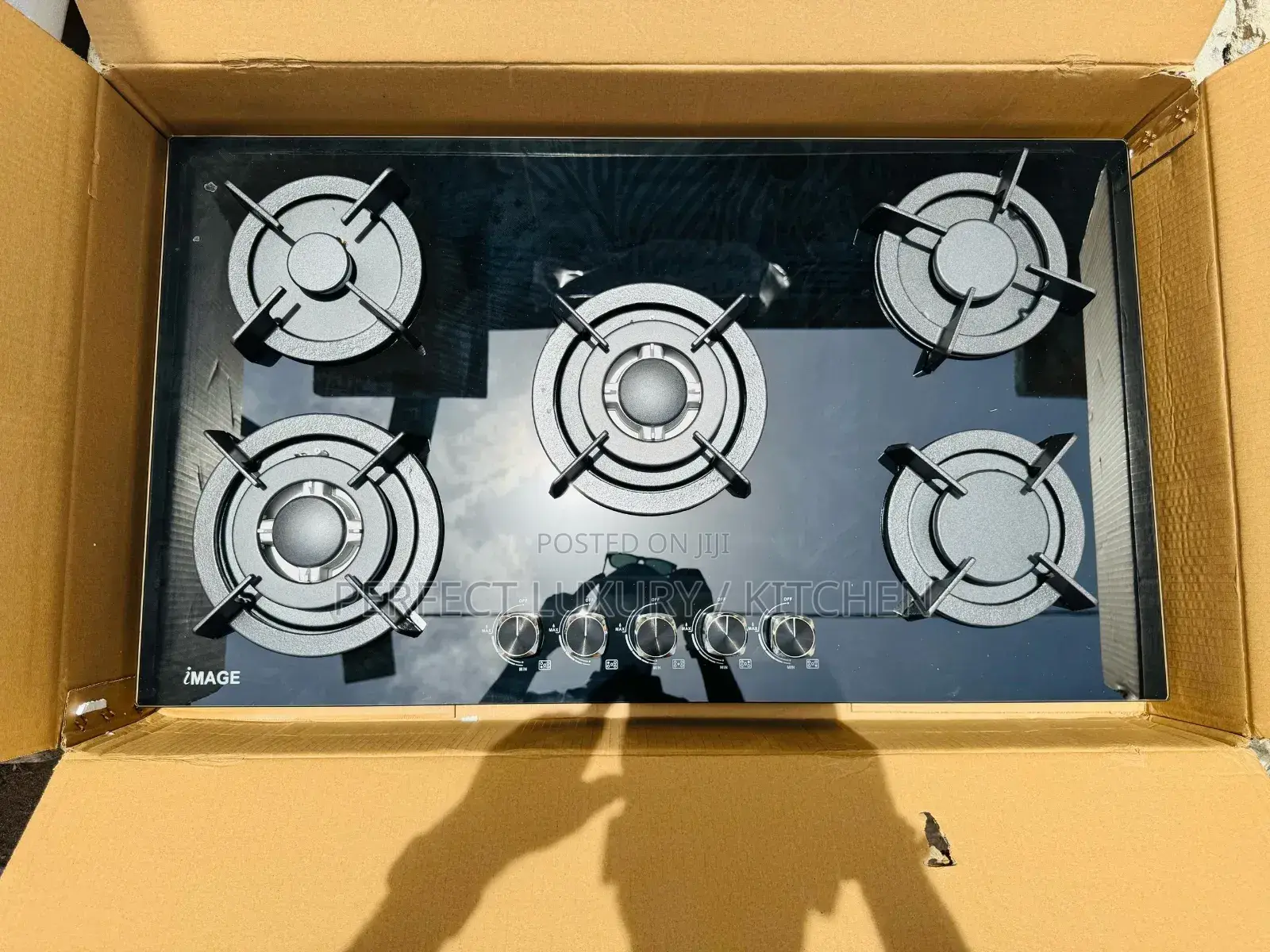 Inbuilt 4 Gas Burner + 1 Hot Plate Available