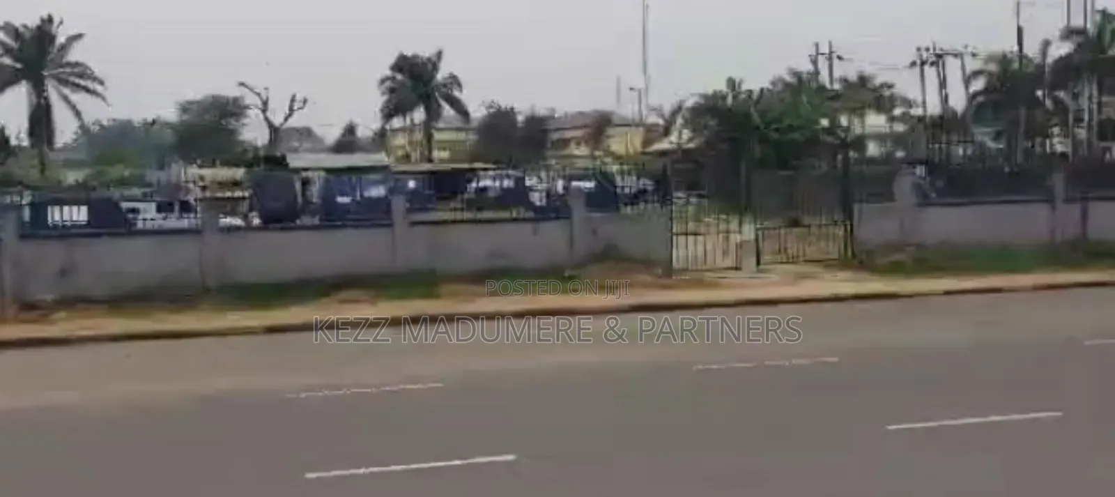 For Sale : 2600 Sqmts At Azikiwe Rd, Old Gra , Ph