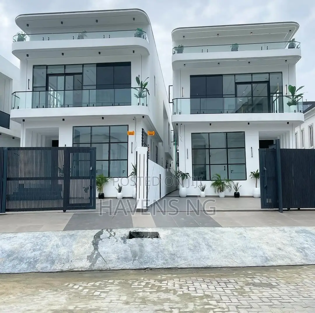 5bdrm Duplex in Chevron for sale