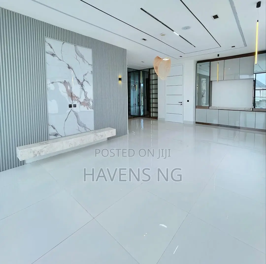 5bdrm Duplex in Chevron for sale