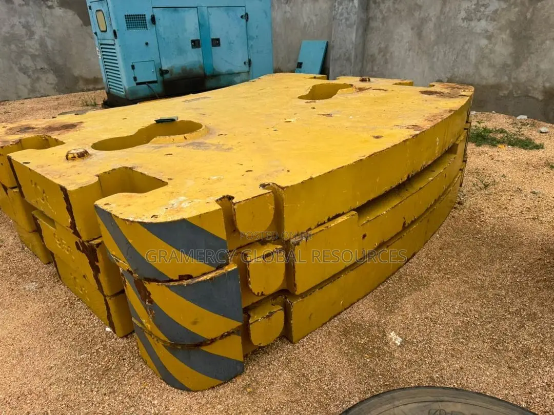 Fairly Used 200 Tons XCMG Motor Crane Available for Purchase
