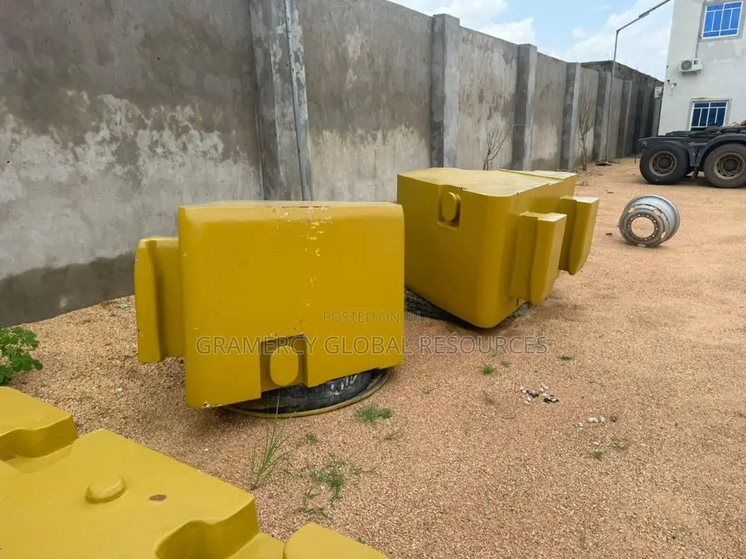 Fairly Used 200 Tons XCMG Motor Crane Available for Purchase