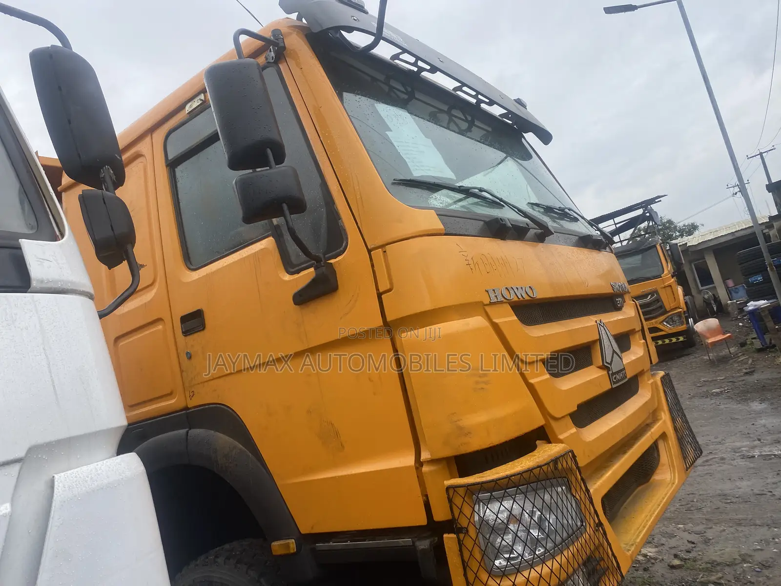 Howo 371 Tipper, Yellow