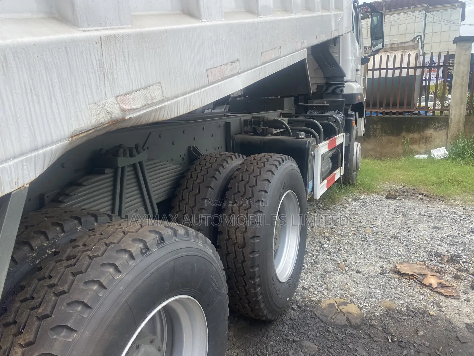 Covid 19 Howo 371 Tipper White
