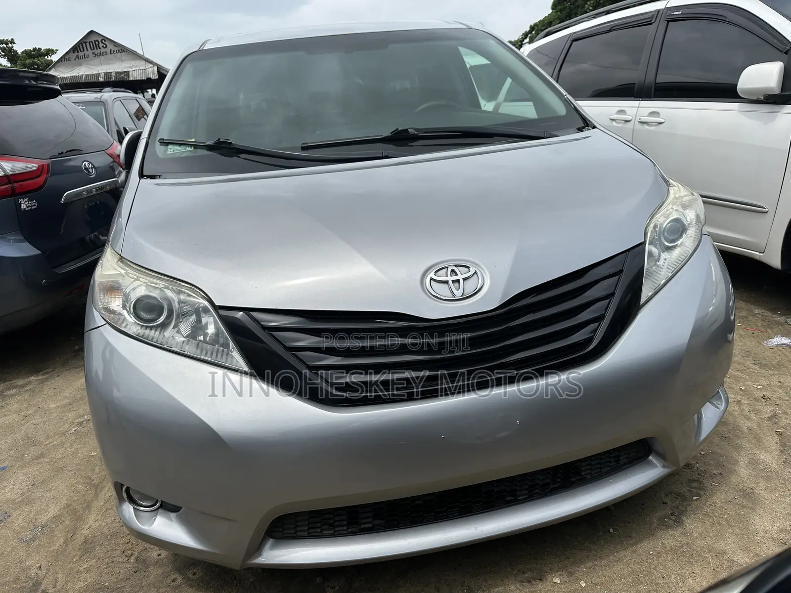Toyota Sienna LE 7-Passenger 4dr Minivan AWD (3.5L 6cyl 6A) 2015 Silver