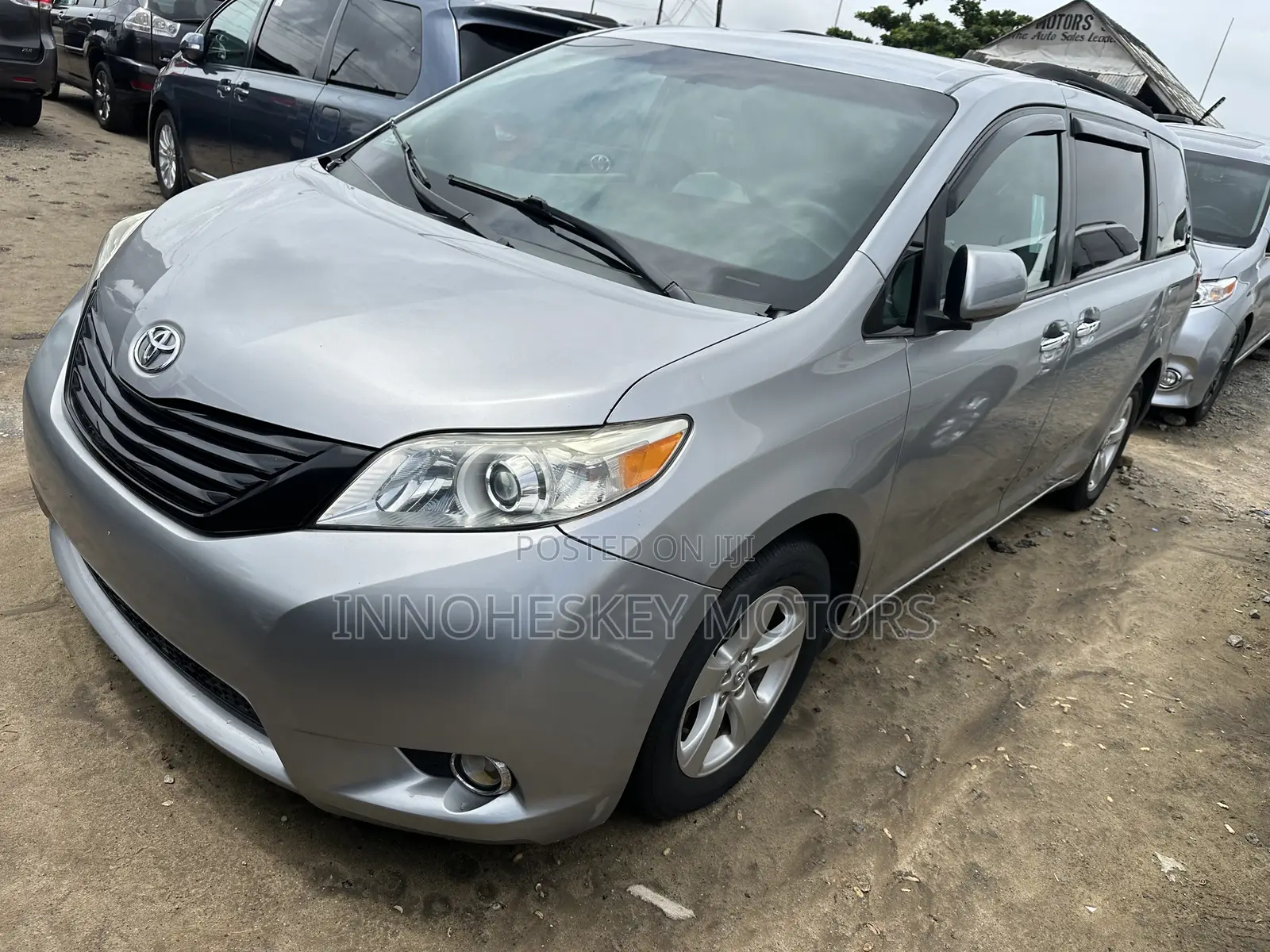 Toyota Sienna LE 7-Passenger 4dr Minivan AWD (3.5L 6cyl 6A) 2015 Silver