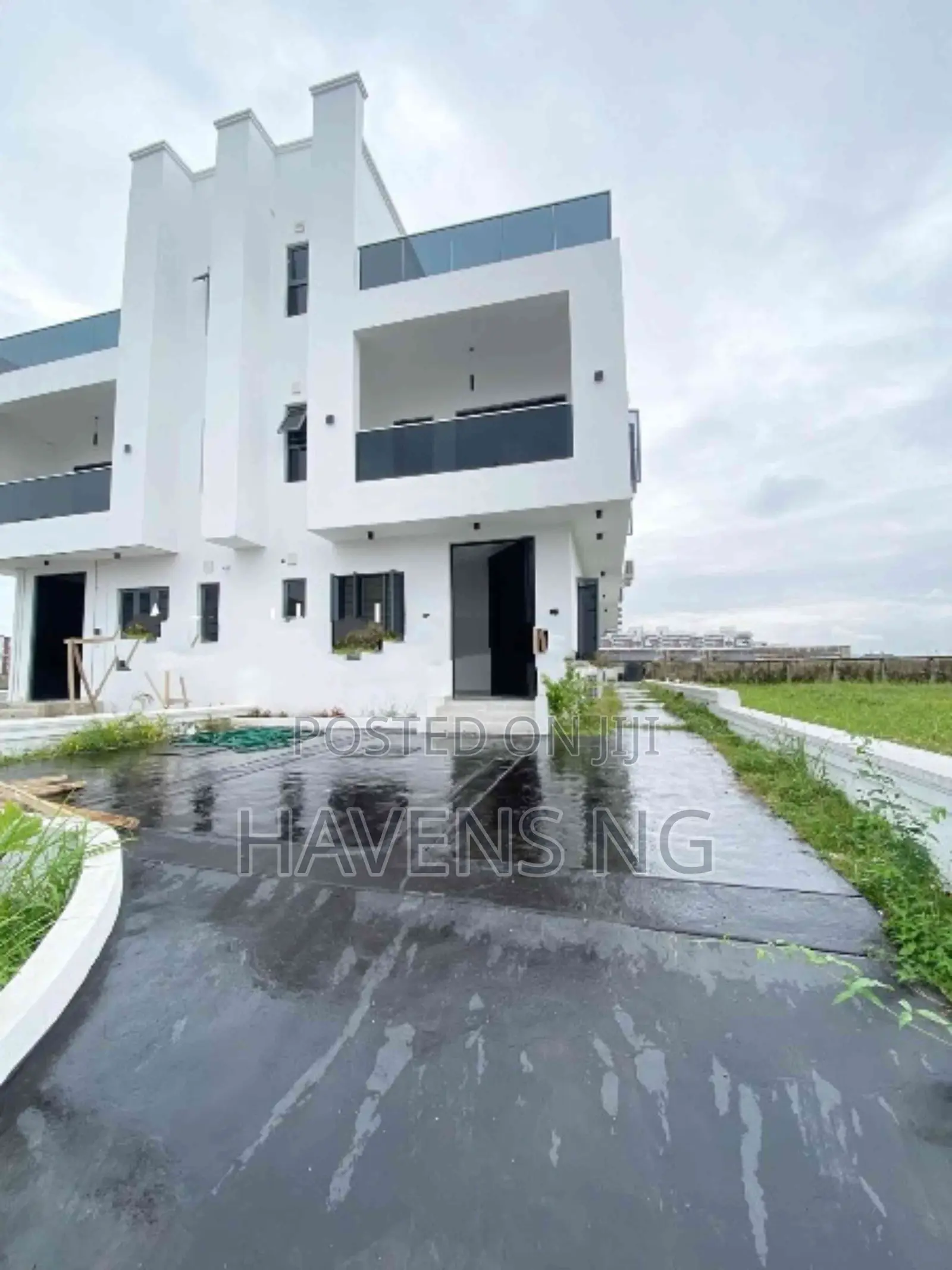 5bdrm Duplex in Ikate for sale