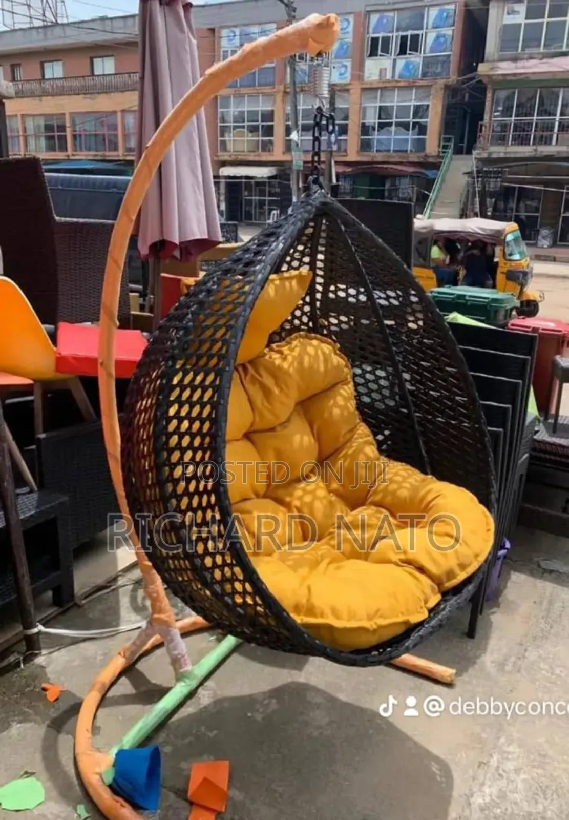 The Topest Lone Swing Chair