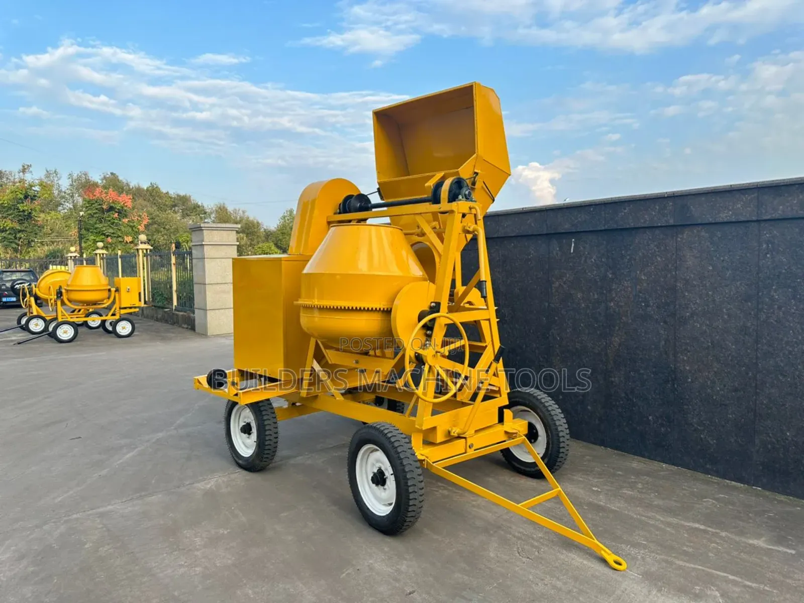 Portable Concrete Mixer With Lifting Hoist