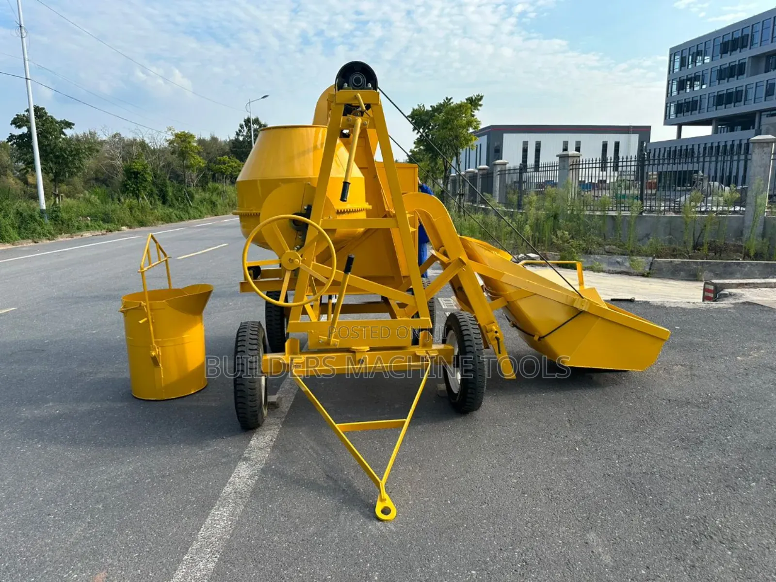 Concrete Mixer With Mechanical Hoist