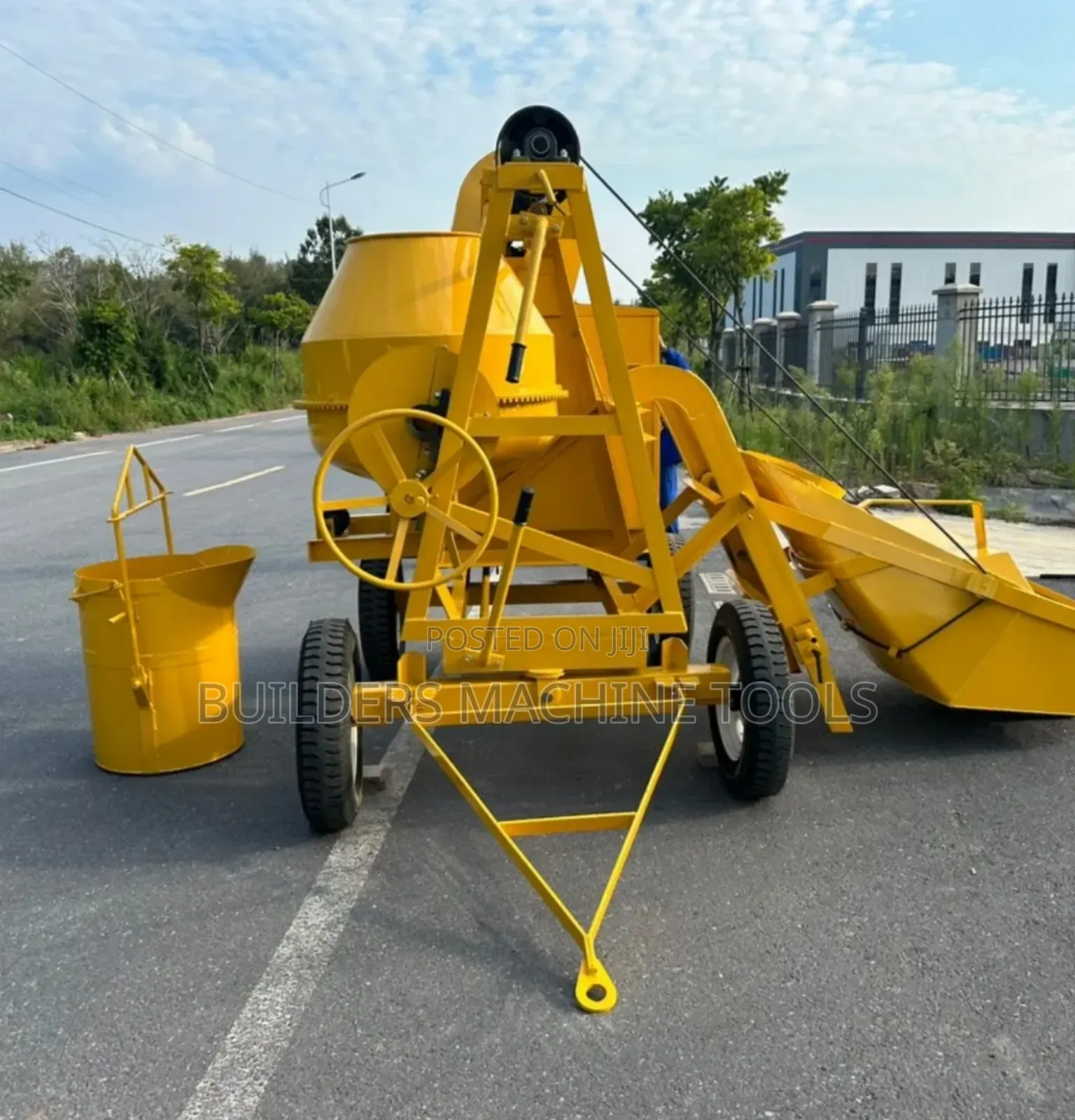 Concrete Mixer With Mechanical Hoist