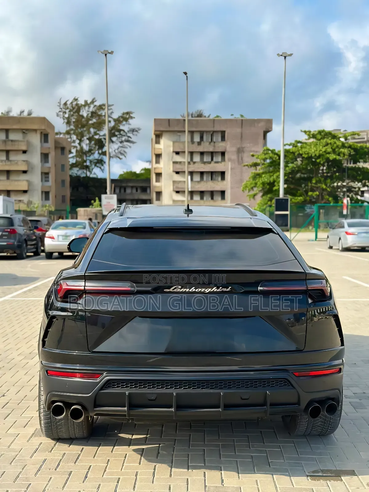 Lamborghini Urus for Rent (Black)
