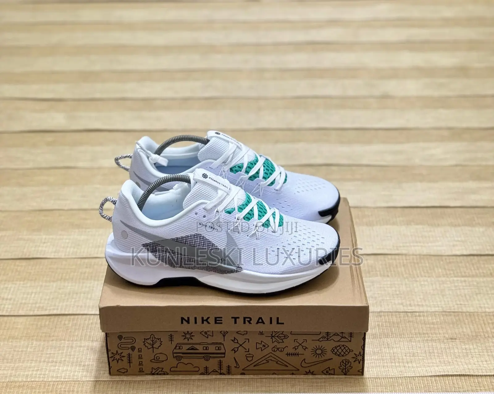 Original Nike Pegasus Trail 5 Gore-Tex Black / White Sneakers