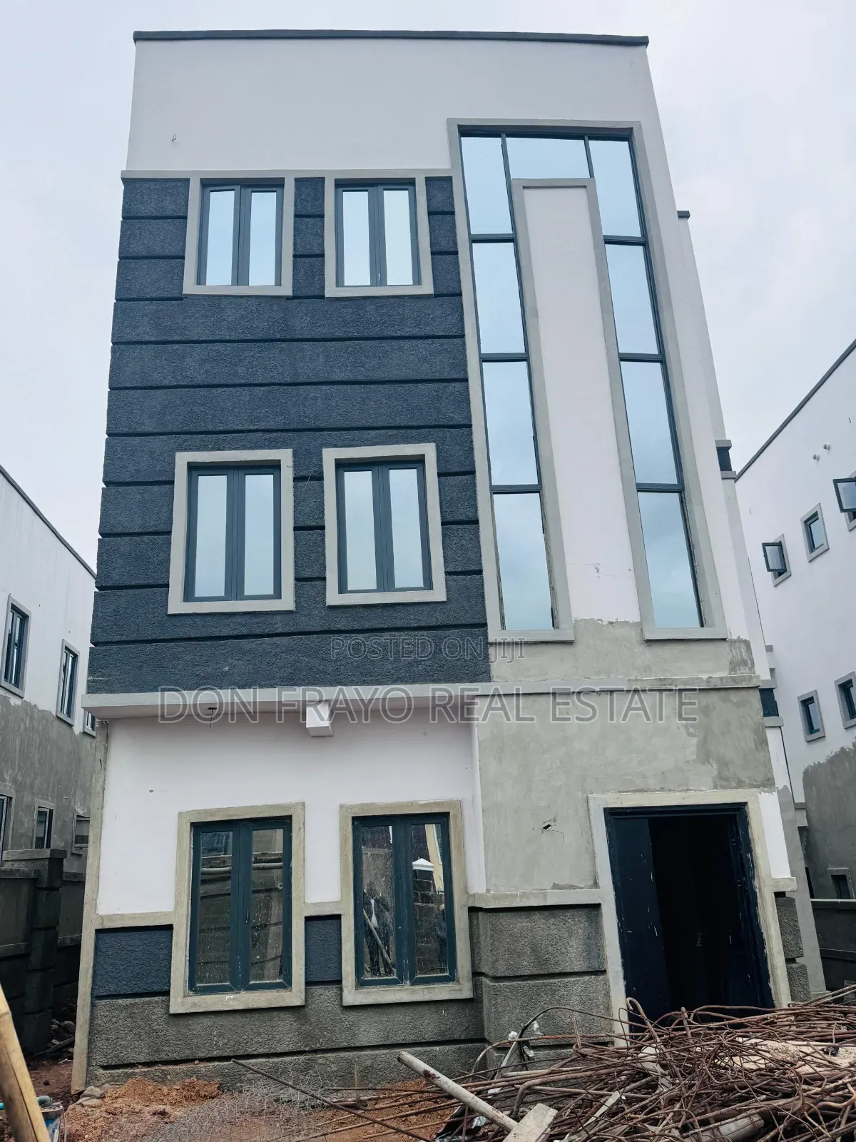 9bdrm Block of Flats in Kolapo Ishola Gra, Akobo for sale