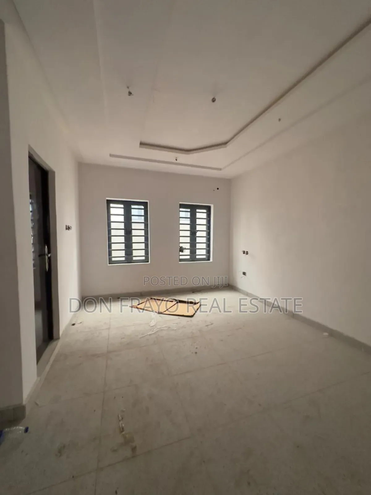 9bdrm Block of Flats in Kolapo Ishola Gra, Akobo for sale