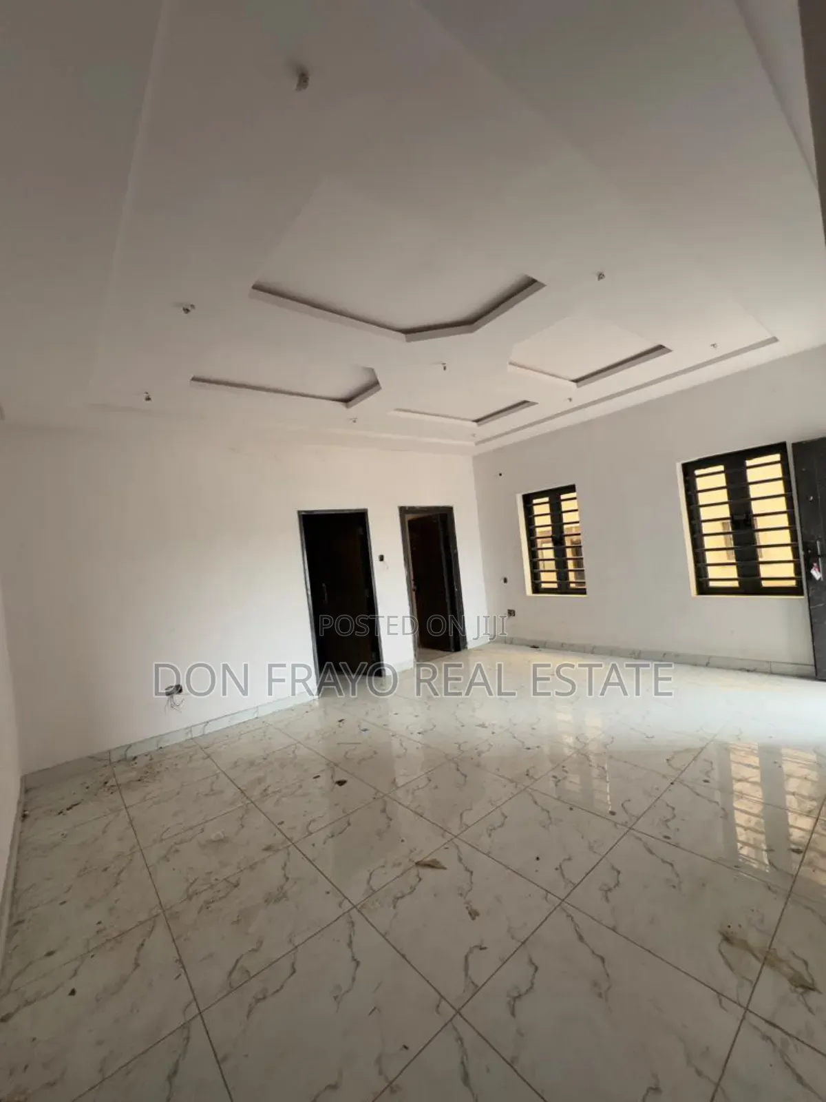 9bdrm Block of Flats in Kolapo Ishola Gra, Akobo for sale