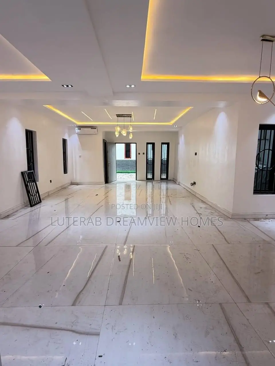 4bdrm Townhouse / Terrace in Fully Tarred Road, Jabi for rent