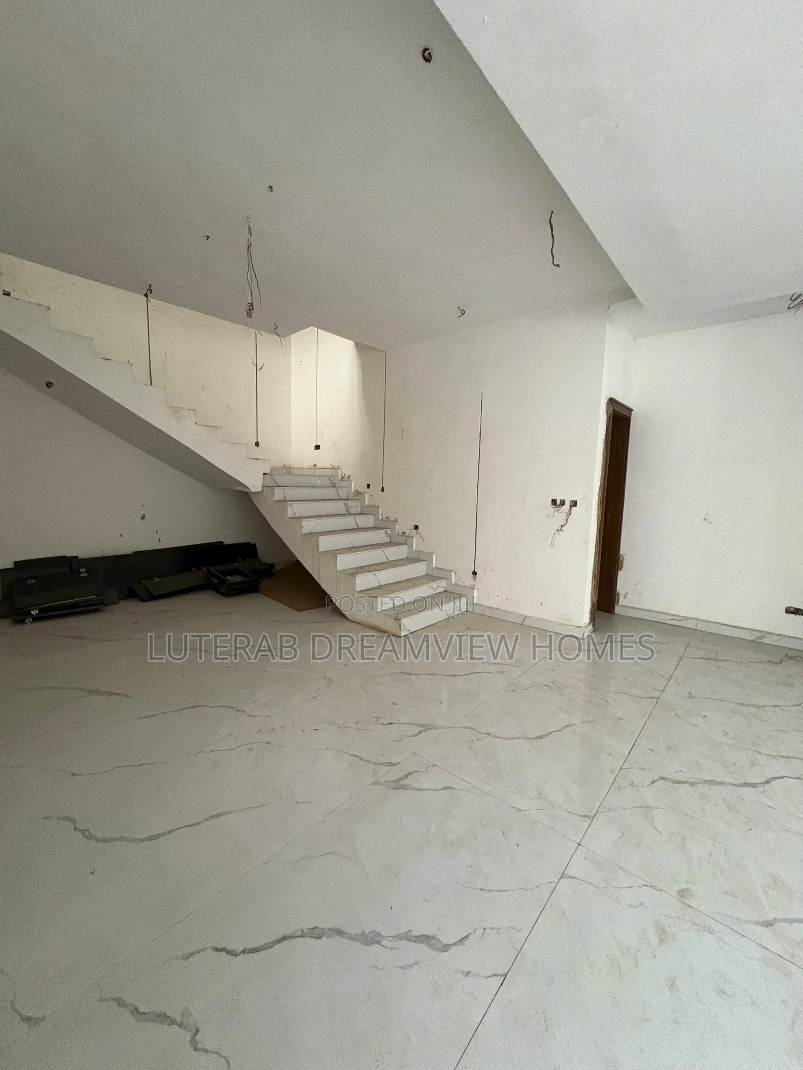 5bdrm Duplex in Tarred Road, Katampe Extension for sale
