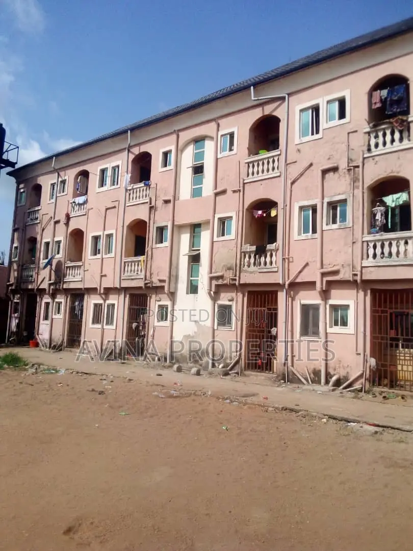 30 Rooms All en-Suite With Extra One Plot on It for Sale in Owerri