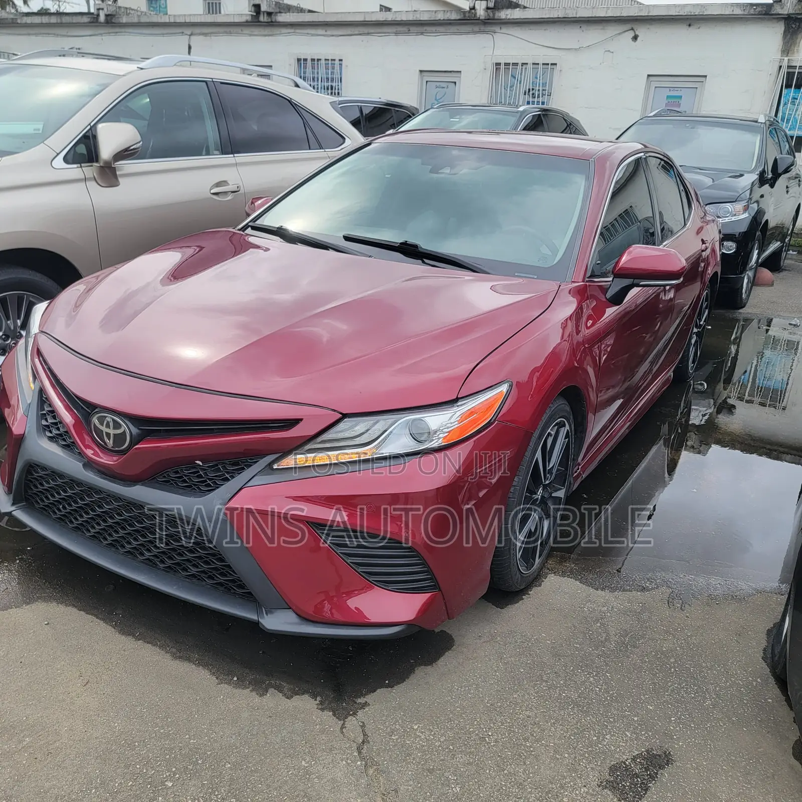 Toyota Camry XSE FWD (2.5L 4cyl 8AM) 2018 Red