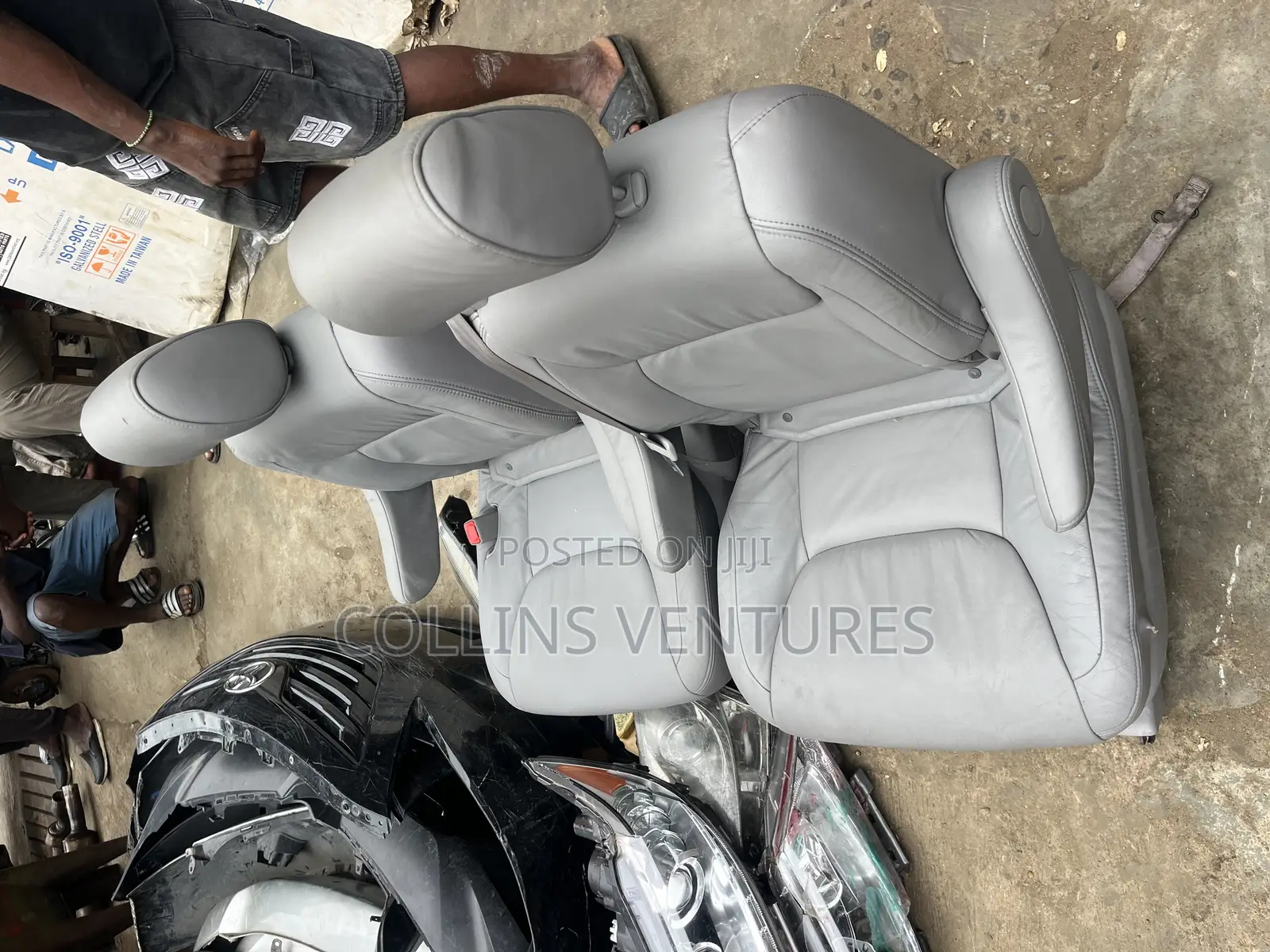 2 Middle Seat Toyota Sienna 2004-08 Available