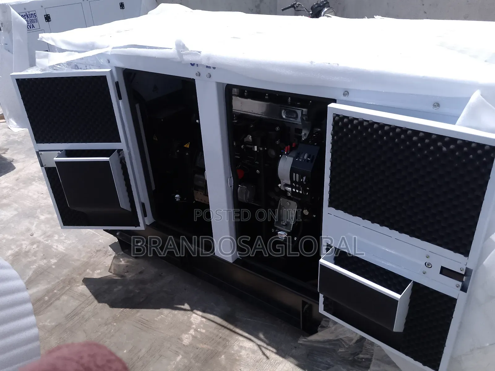 100% Energy Efficient Perkins 20kva Soundproof Diesel Generator