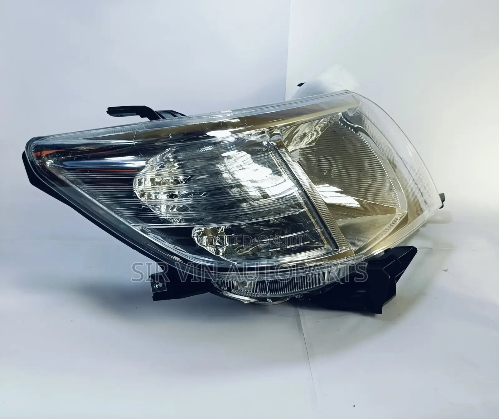 Toyota Hilux 2012 Headlight/Headlamp (Complete Set)