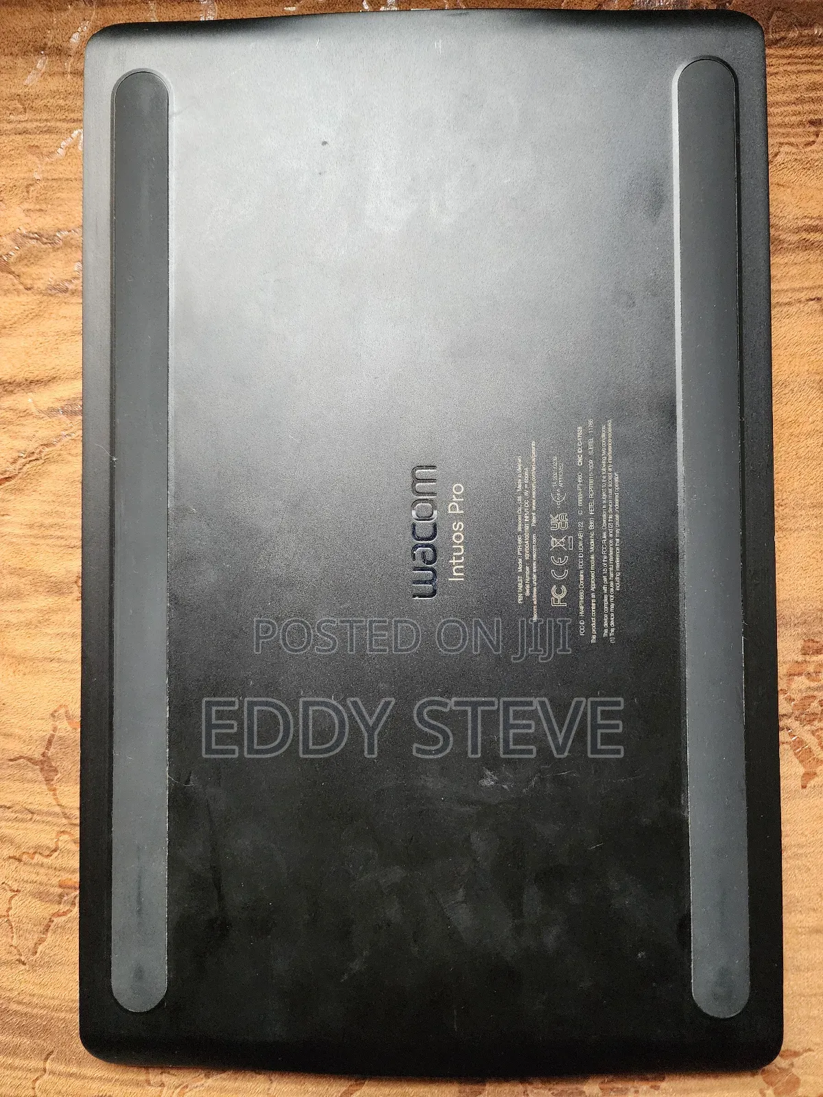 Wacom Intuos Pro Medium Bluetooth Graphics Drawing Tablet