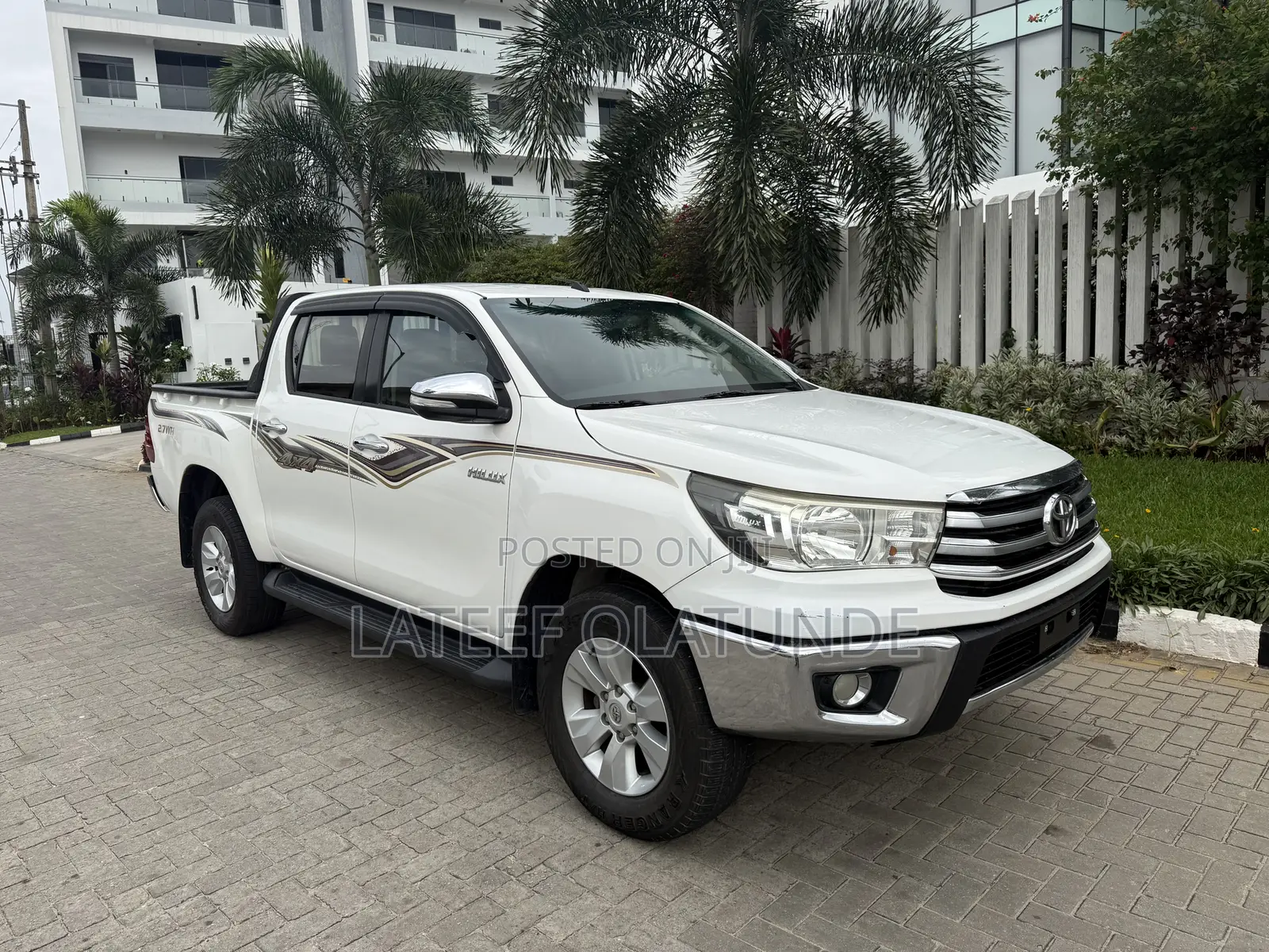 Toyota Hilux Revo Double Cab Petrol 2.7 AWD 2017 White