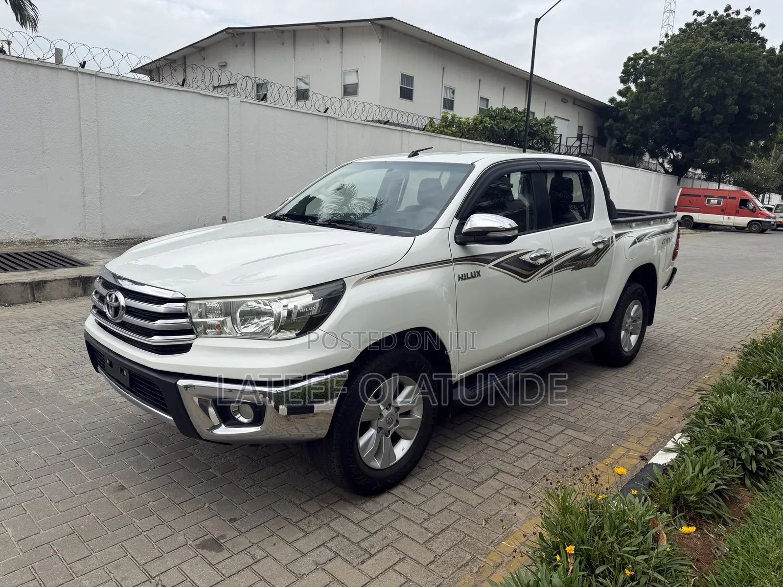 Toyota Hilux Revo Double Cab Petrol 2.7 AWD 2017 White