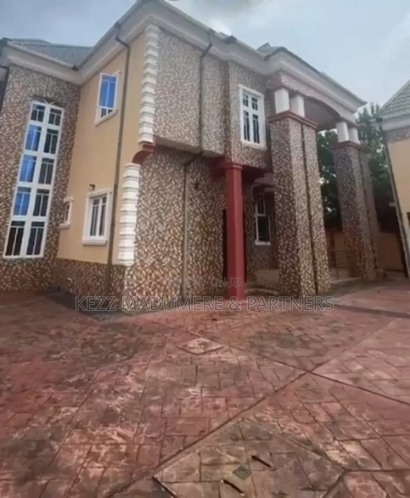 4bdrm Duplex in New Road Ext, Ada for sale