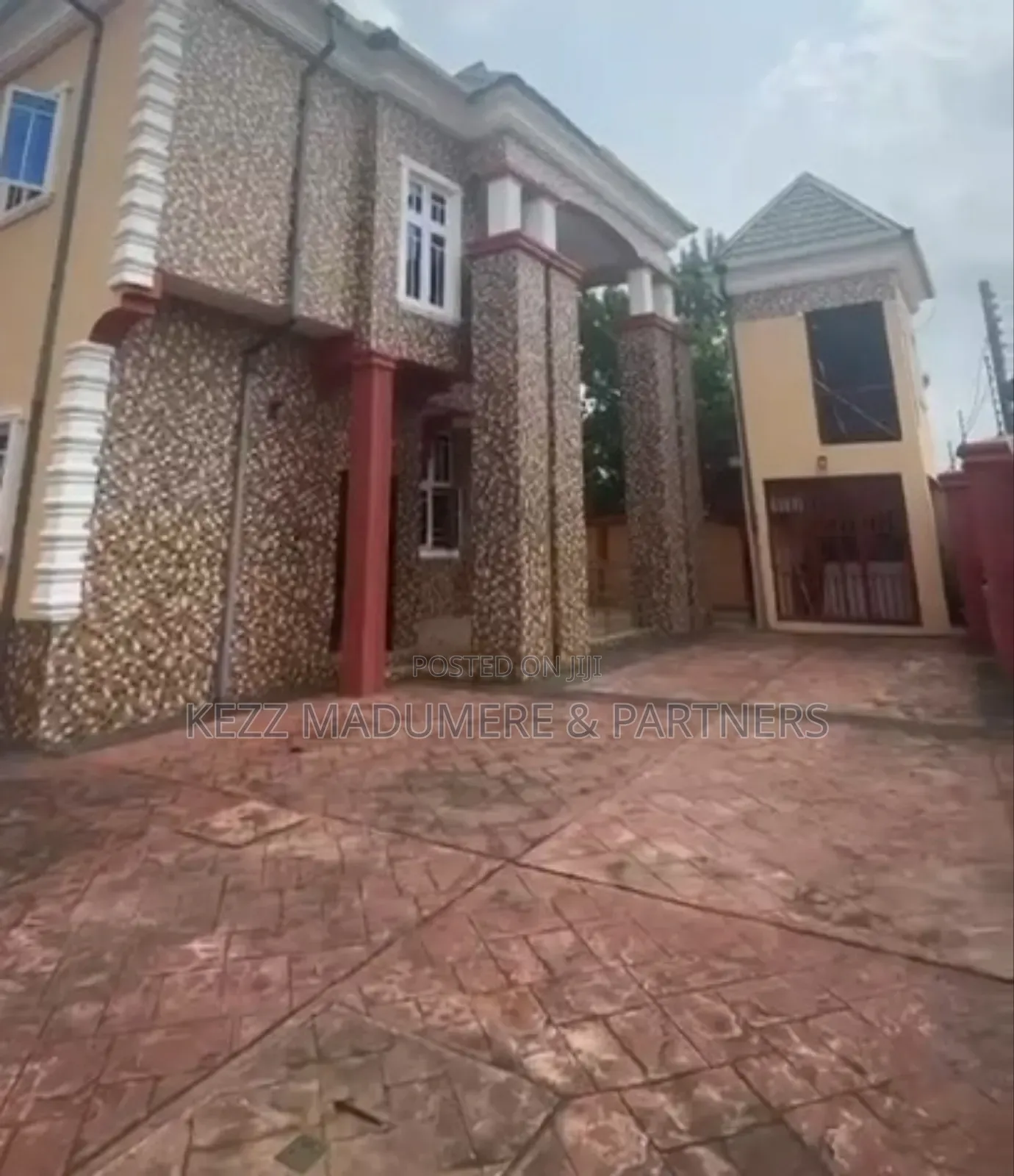 4bdrm Duplex in New Road Ext, Ada for sale