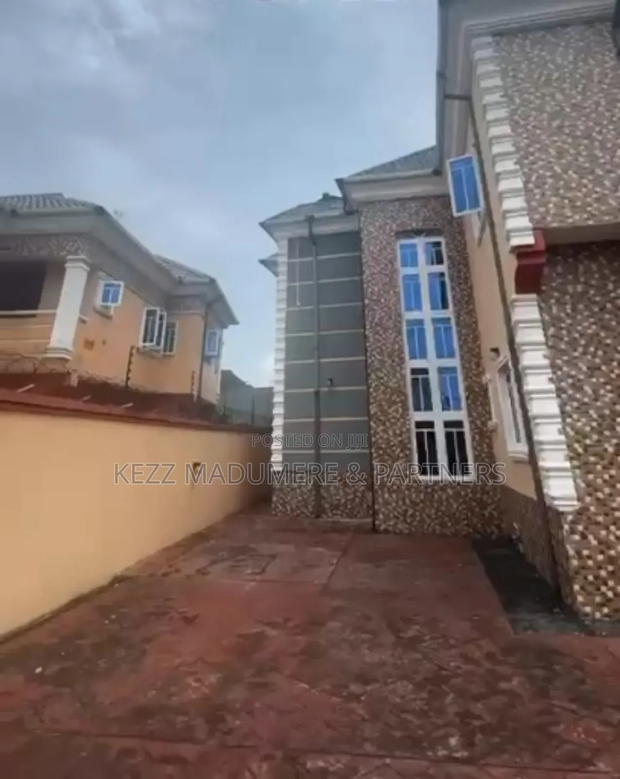4bdrm Duplex in New Road Ext, Ada for sale