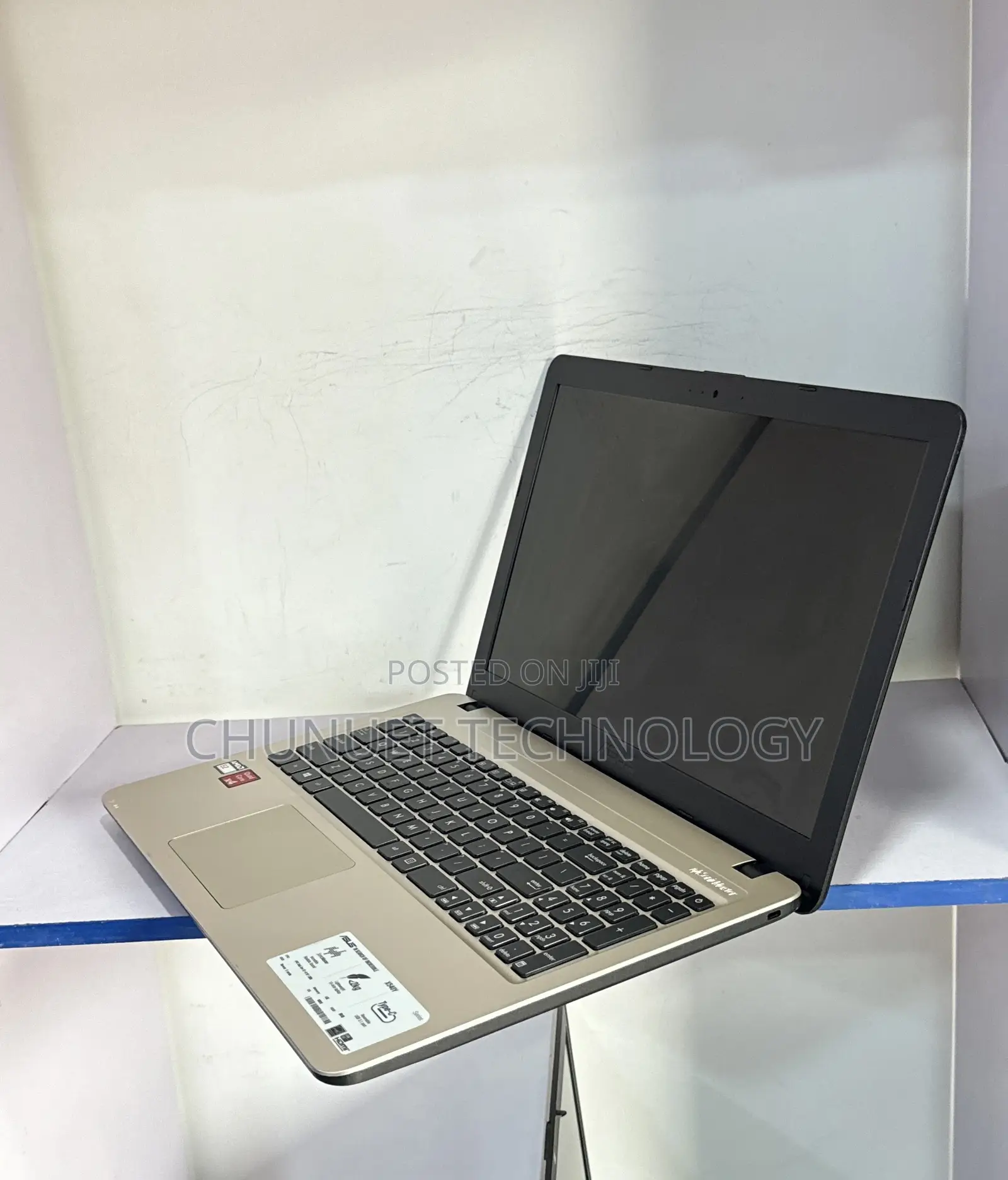 Laptop Asus X540LA 4GB AMD A8 HDD 500GB