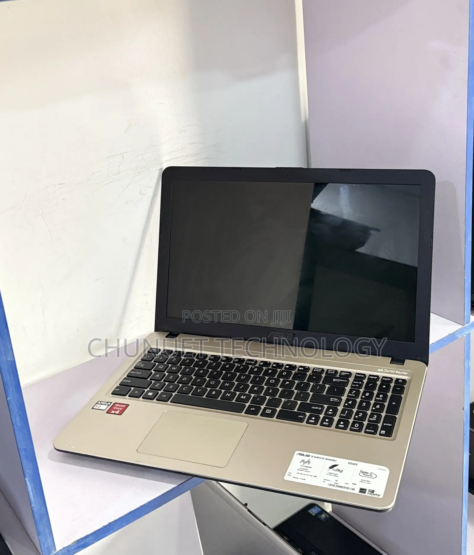 Laptop Asus X540LA 4GB AMD A8 HDD 500GB