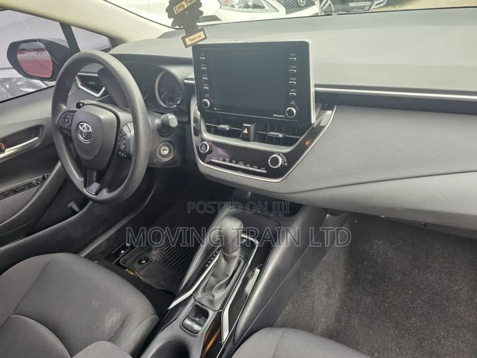Toyota Corolla LE 2021 Silver