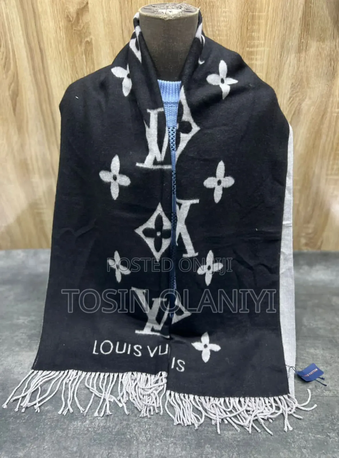 Louis Vuitton Muffler Original