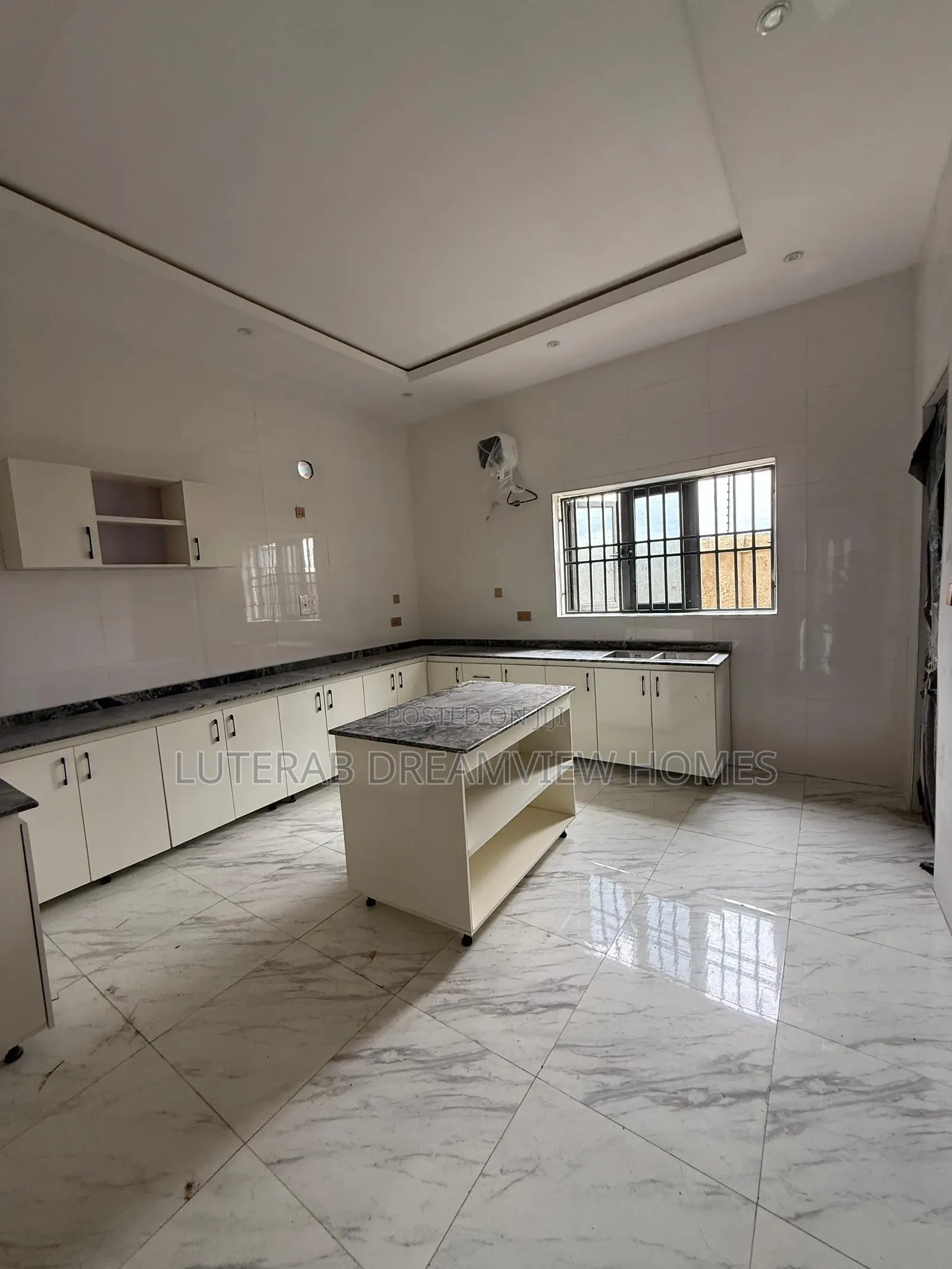 4bdrm Townhouse/Terrace in Guzape for sale