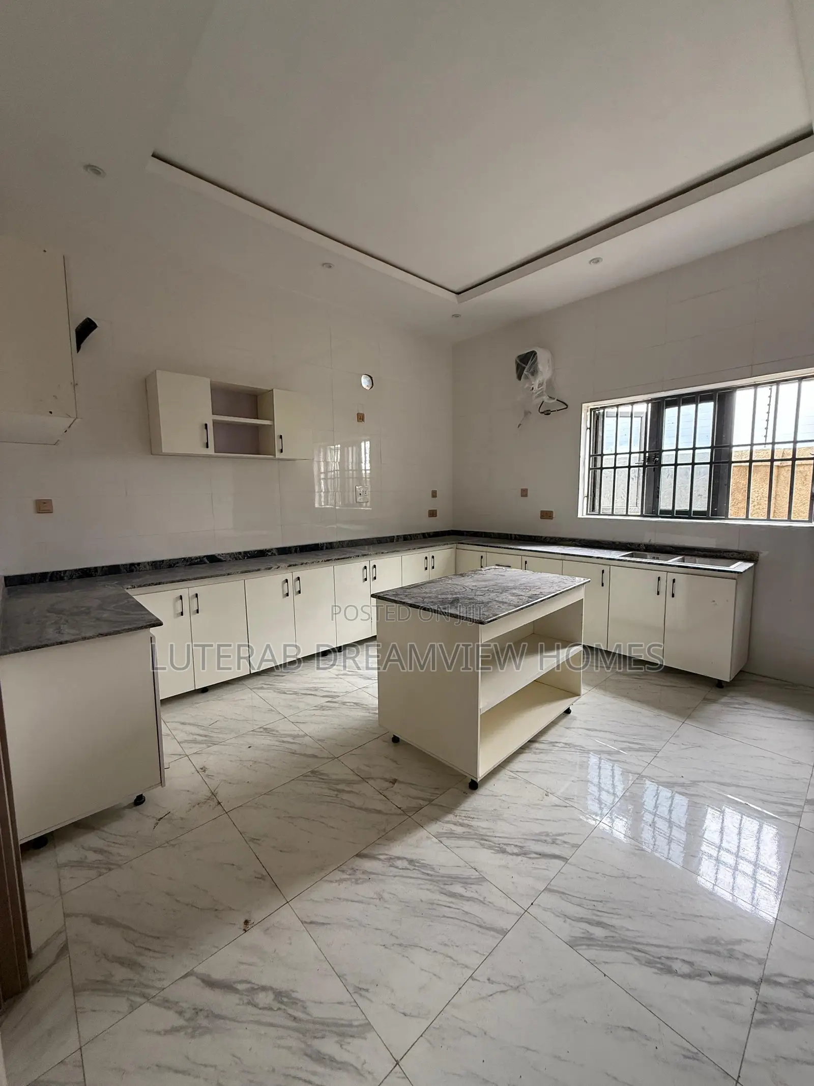 4bdrm Townhouse/Terrace in Guzape for sale