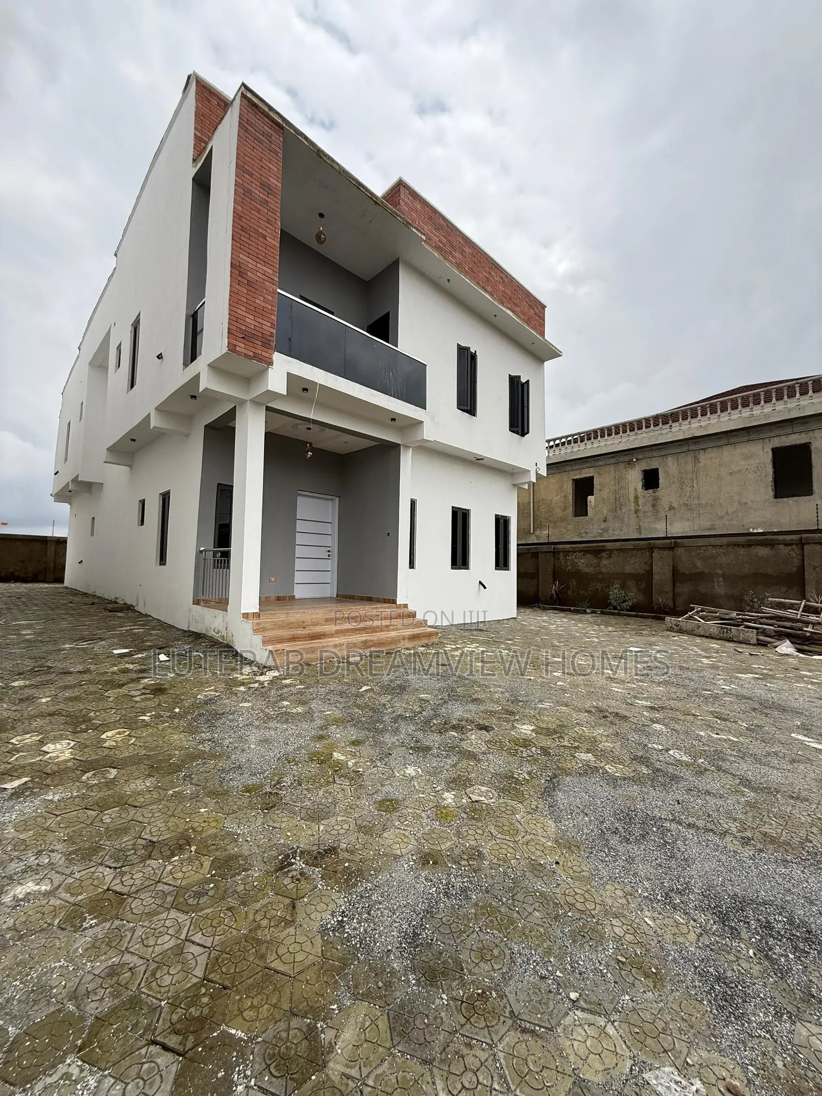 4bdrm Townhouse/Terrace in Guzape for sale