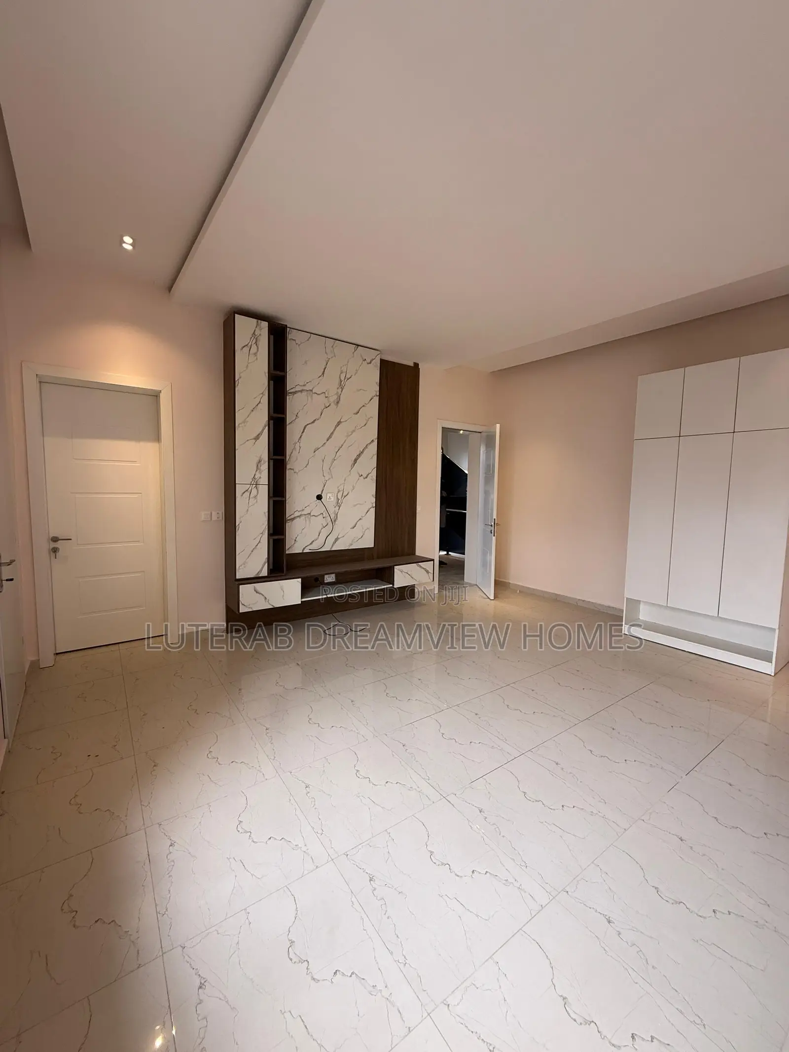 5bdrm Duplex in Guzape for sale