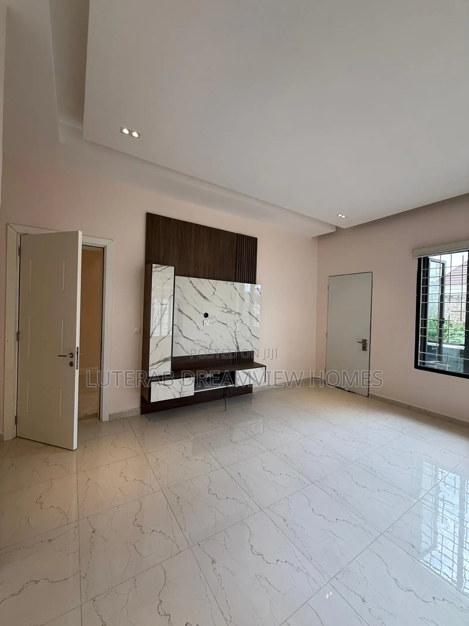 5bdrm Duplex in Guzape for sale