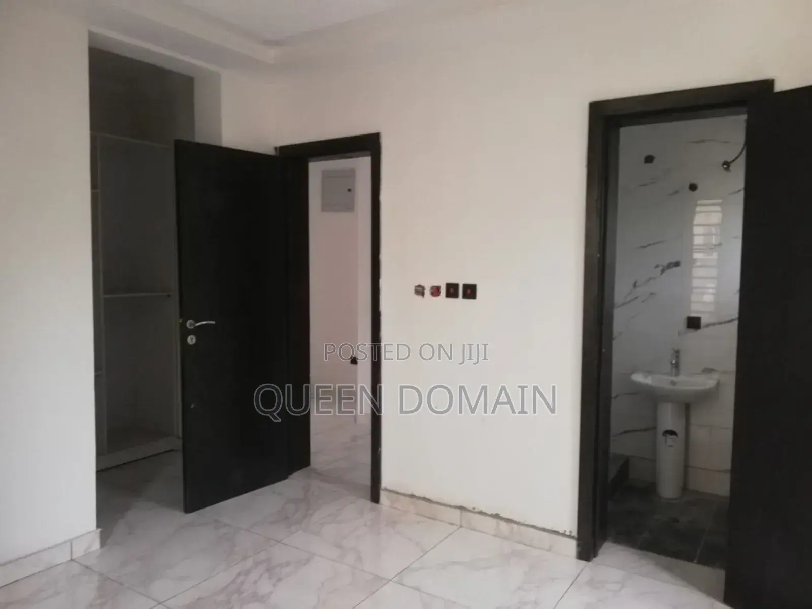 2bdrm Block of Flats in Peninsula Estate for rent