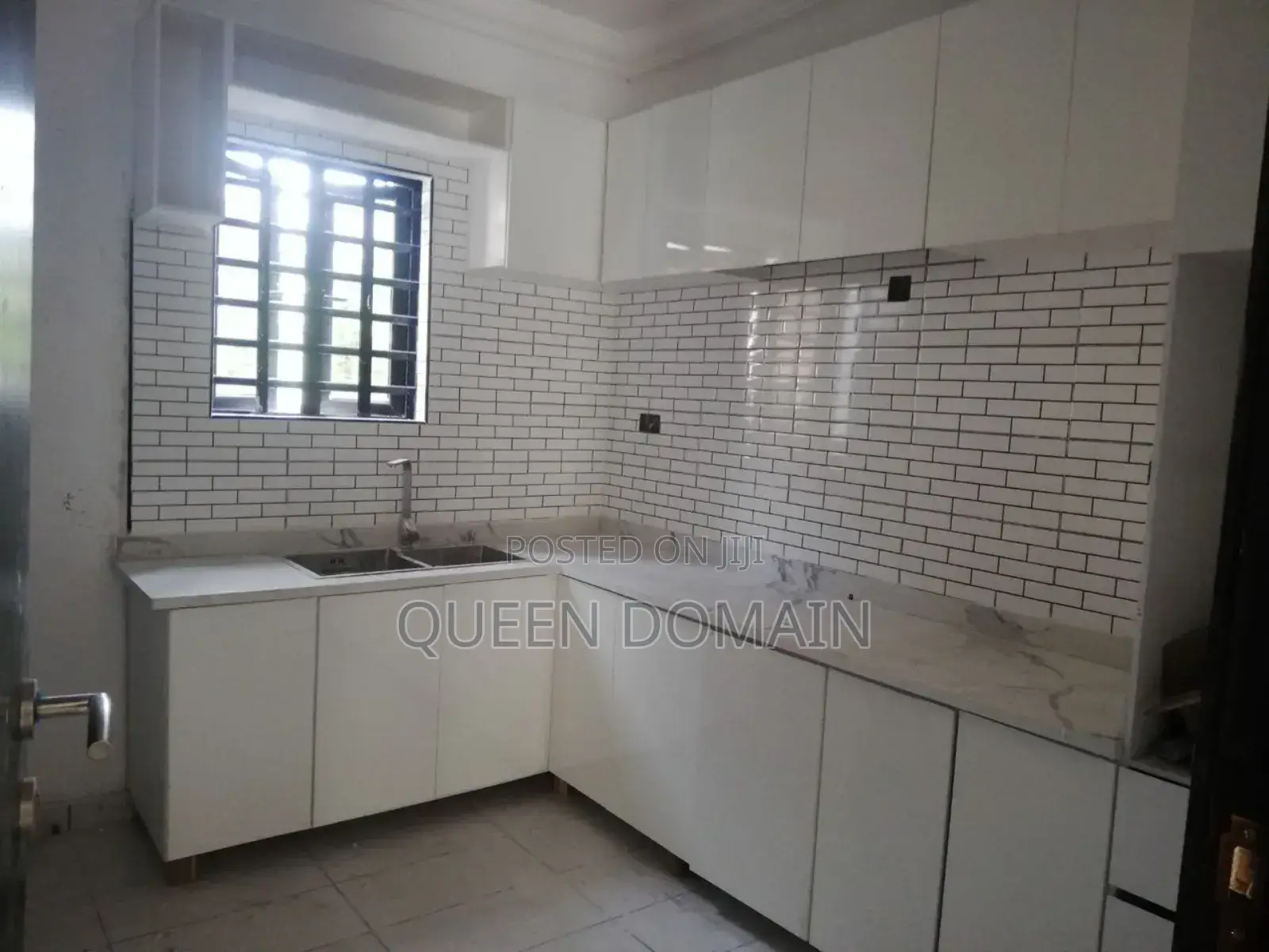 2bdrm Block of Flats in Peninsula Estate for rent