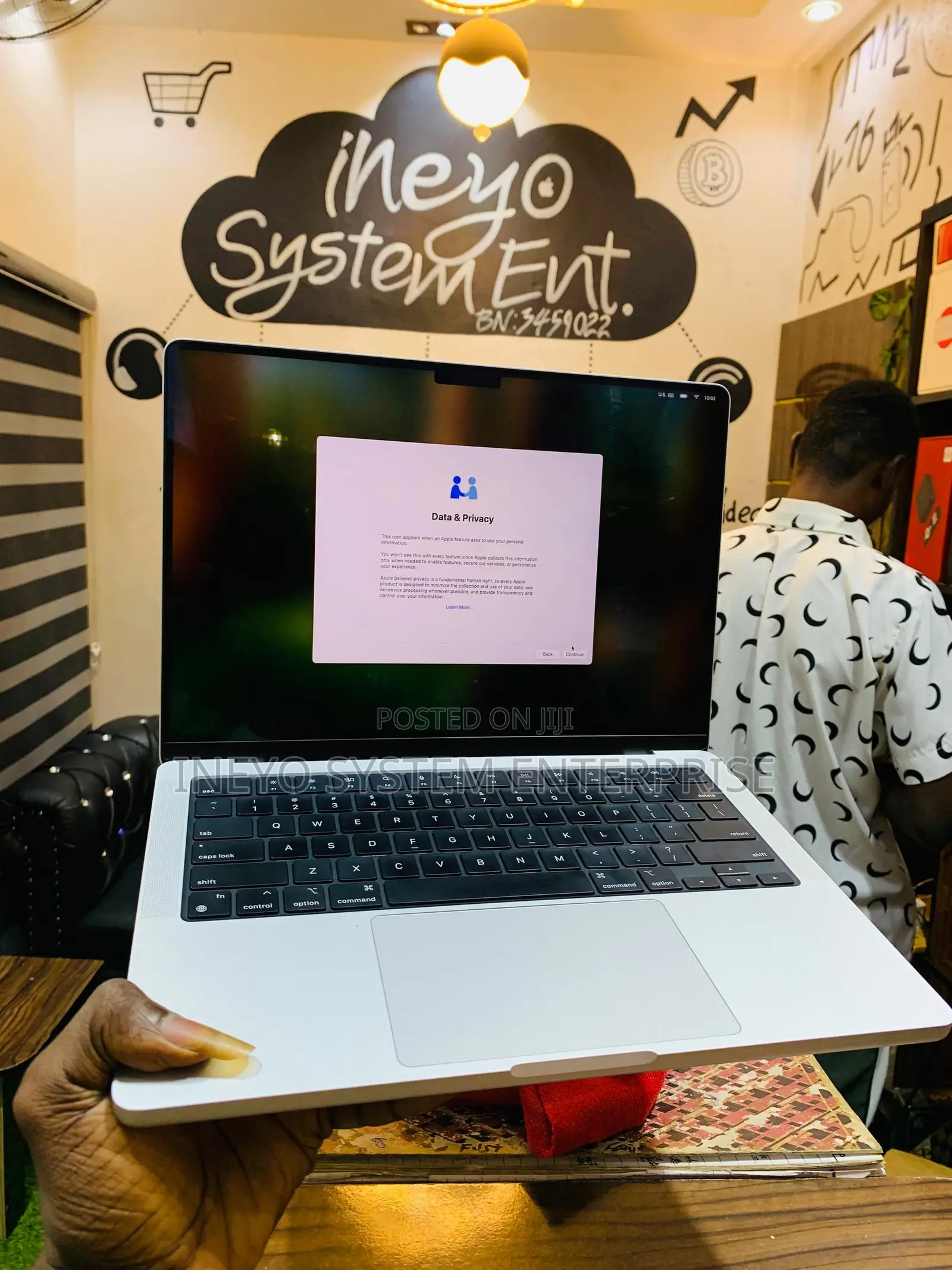 Laptop Apple MacBook Pro 2023 M3 14-Inch 8GB Apple M3 SSD 512GB