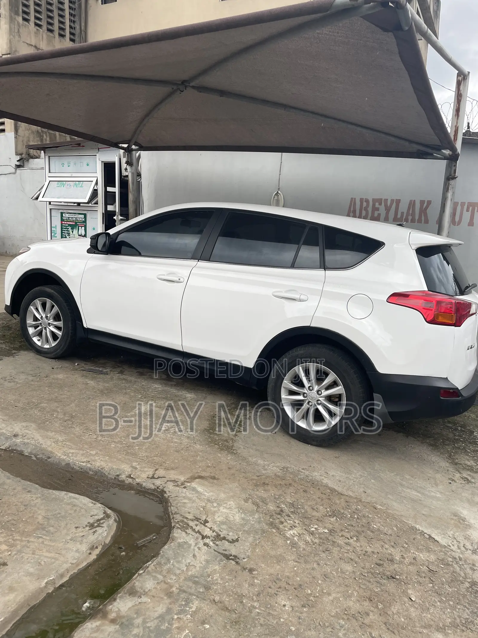 Toyota RAV4 LE 4dr SUV AWD (2.5L 4cyl 6A) 2015 White