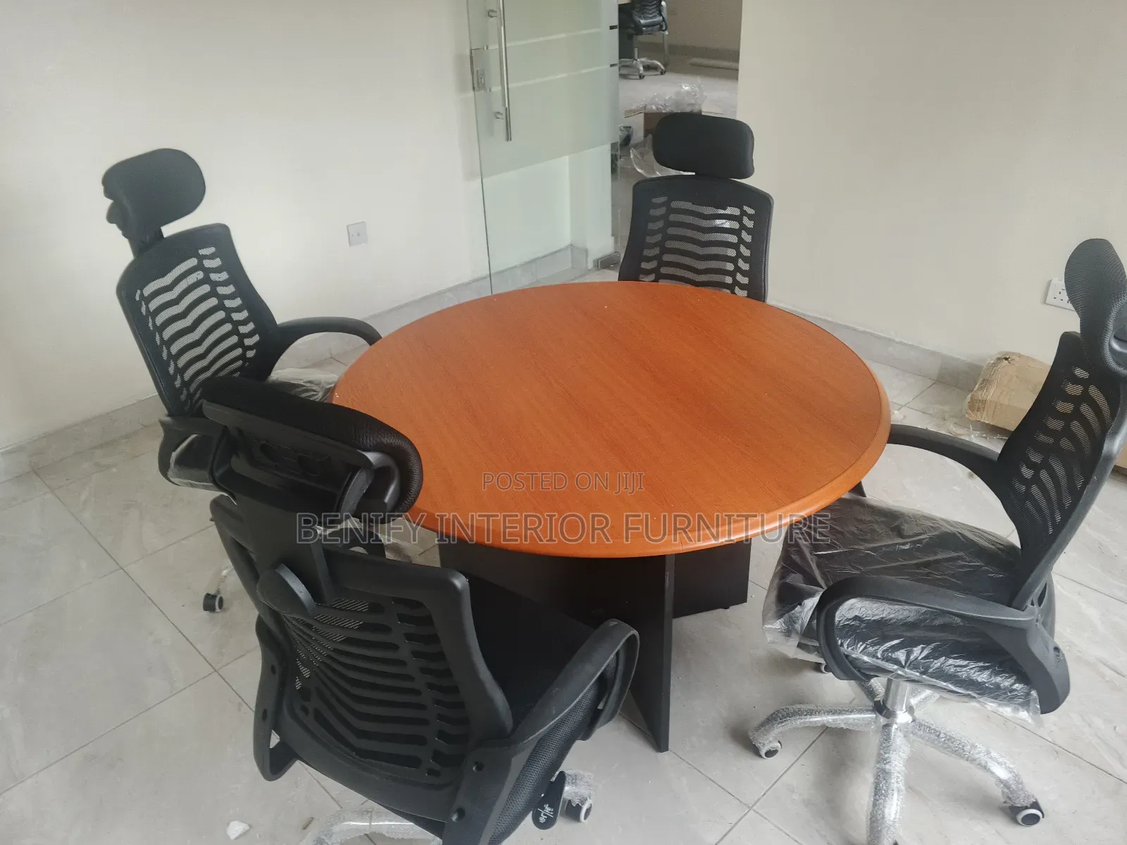 4 Seater Round Conference Table And Chairs